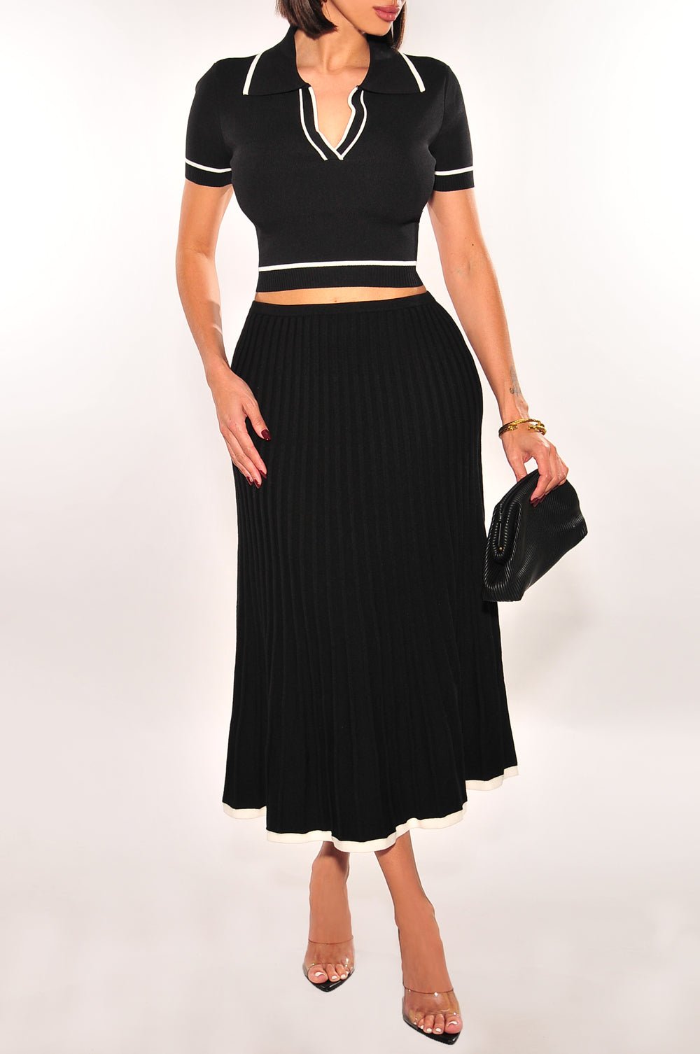 Black Two Toned Short Sleeve V Neck Crop Top – Hot Miami Styles
